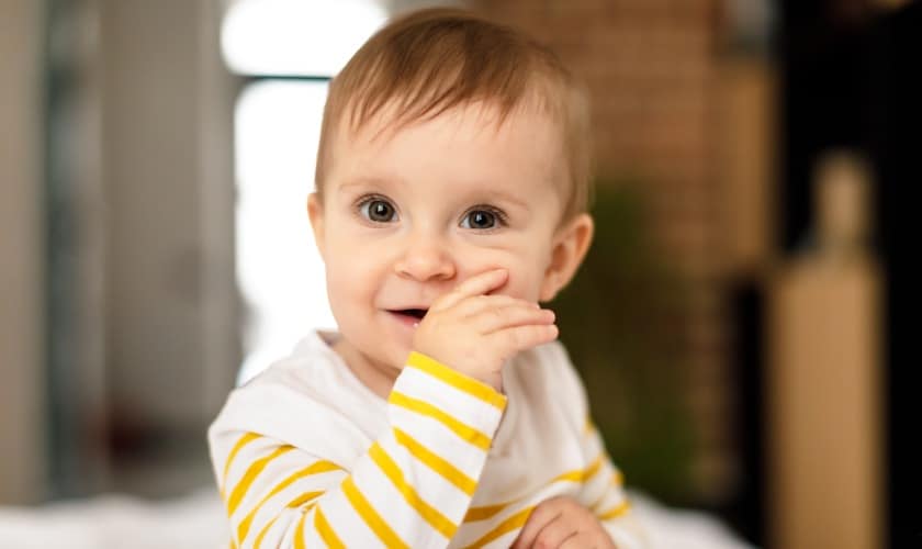 baby-girl-sucking-fin